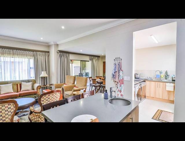 2 BEDROOM TOWNHOUSE FOR SALE IN RETIRE AT MIDSTREAM